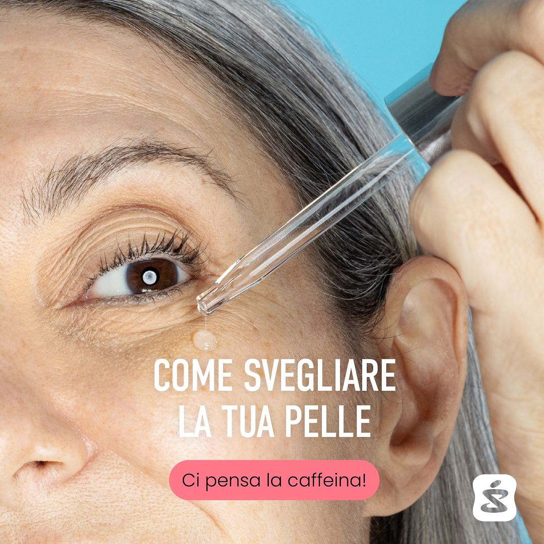 Valeria Sechi, modella dai capelli grigi, nella campagna SuperPharm Italia.