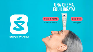 Primo piano di Valeria Sechi con un tubetto di crema appoggiato sulla fronte nella campagna di Superpharm Italia