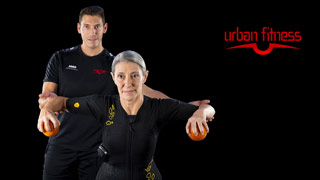 Valeria Sechi mentre fa esercizi in una palestra con la tuta Urban Fitness