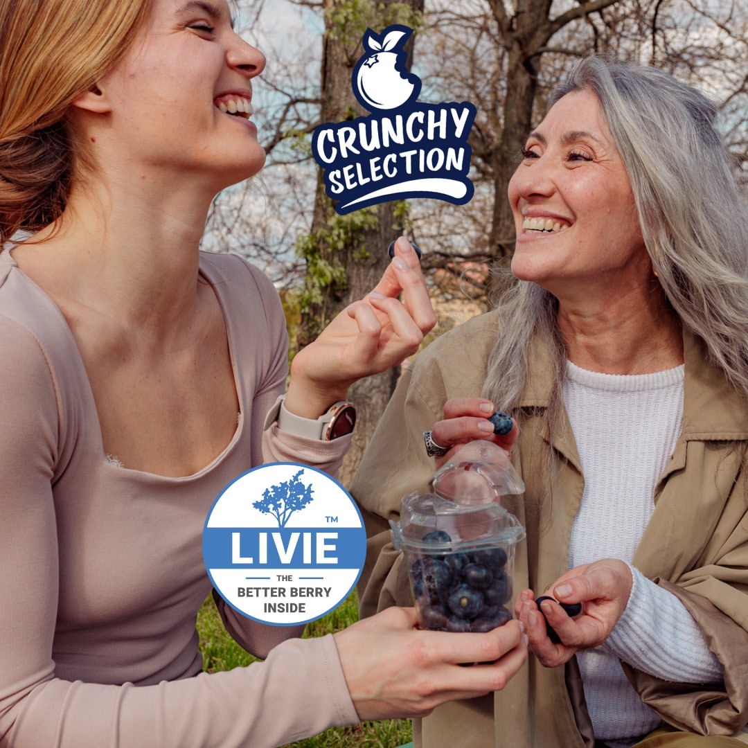 Valeria Sechi with a younger woman eating Livie blueberries in a park