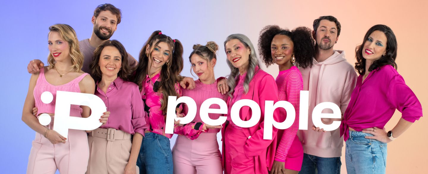 Valeria Sechi, grey hair model, in Pinalli's social advertising campaign