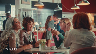 Group scene in a pub with Valeria Sechi and actress Maria Amelia Monti in TV spot for Vichy