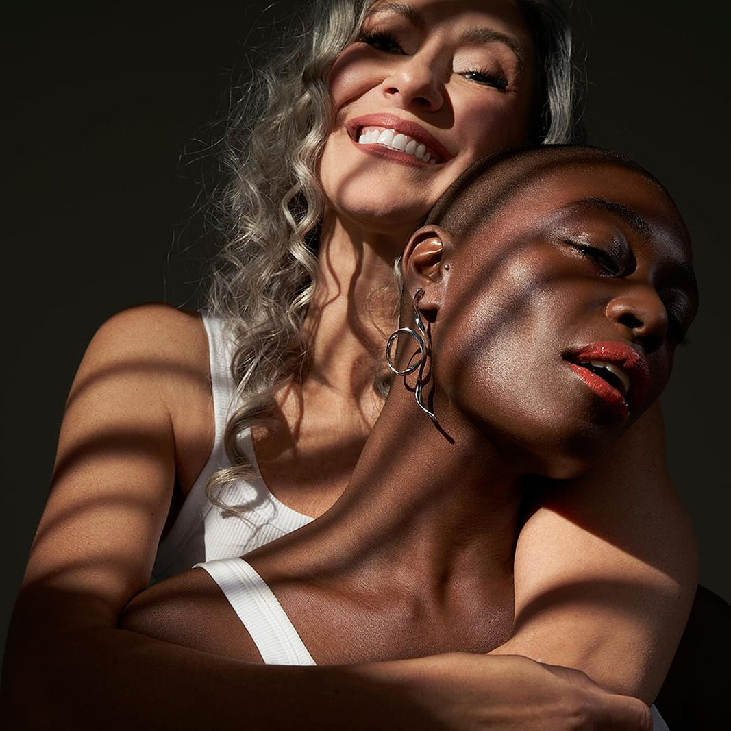 Valeria Sechi, modella dai capelli grigi, nella campagna BGGTH Bad Girls Go To Heaven Beauty