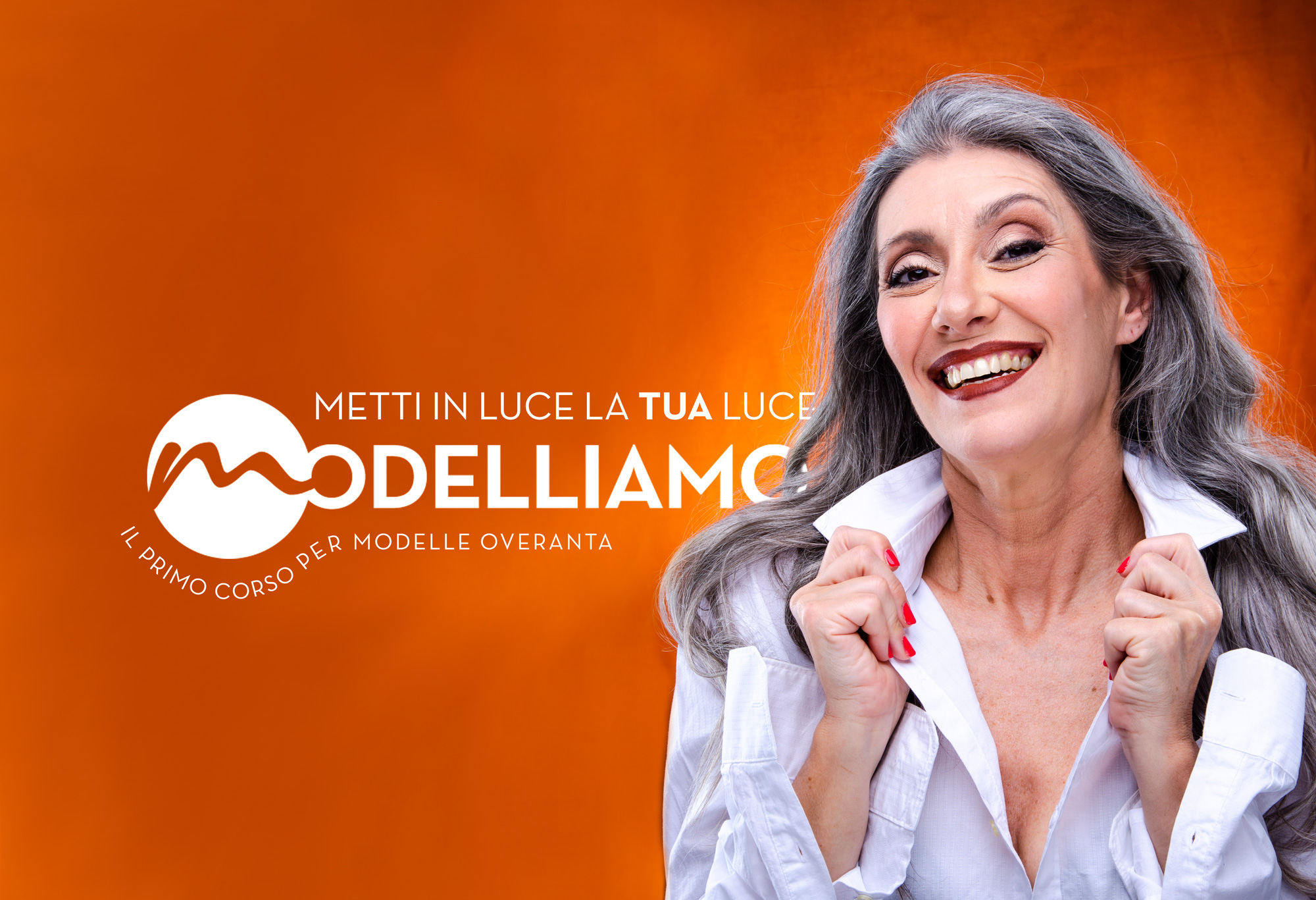 Copertina del corso Modelliamo, con il logo del corso e la modella Valeria Sechi su fondo arancione