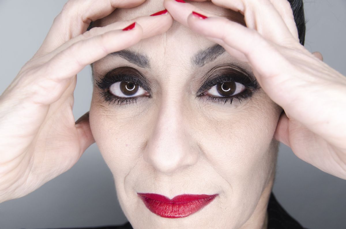 A face closeup of grey hair model Valeria Sechi 