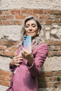 italian gray hair model Valeria Sechi for Oppo